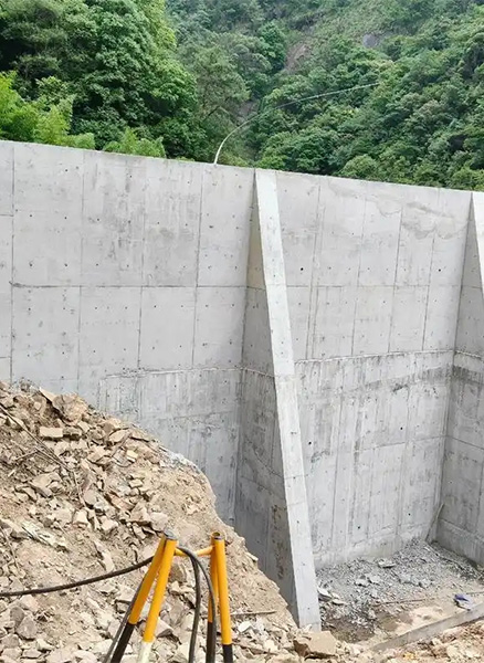 济宁梁山县重力式挡土墙